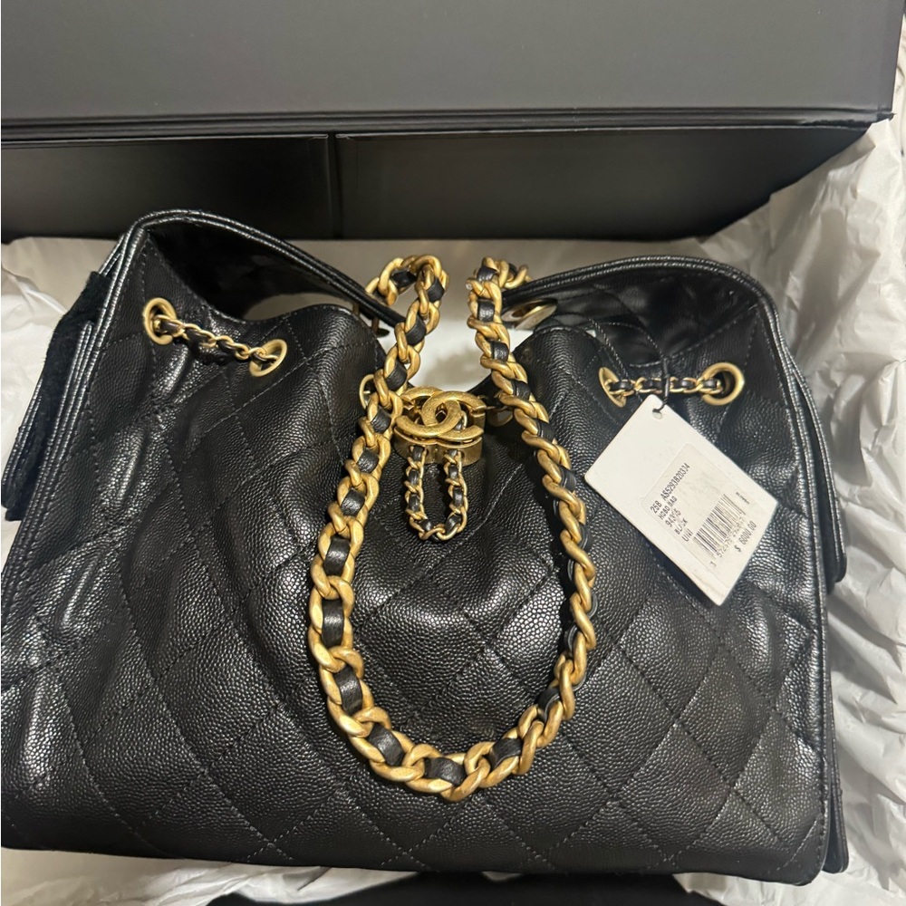 CHANEL Quilted Black Shoulder Bag with Gold Chain